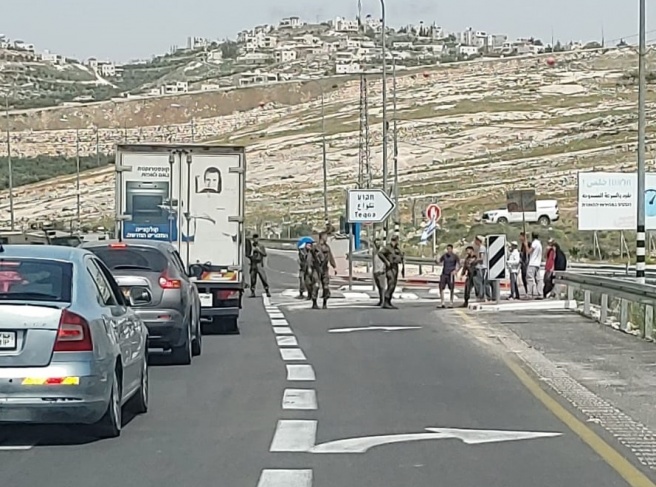 Settlers attack citizens' vehicles in Tuqu'