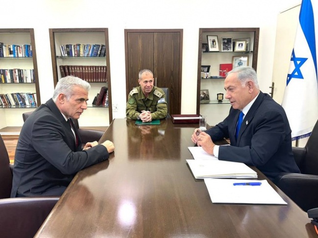 Netanyahu meets with Lapid and they discuss the security situation in Israel