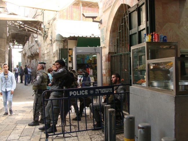 The occupation claims to thwart a planned stabbing operation in Jerusalem