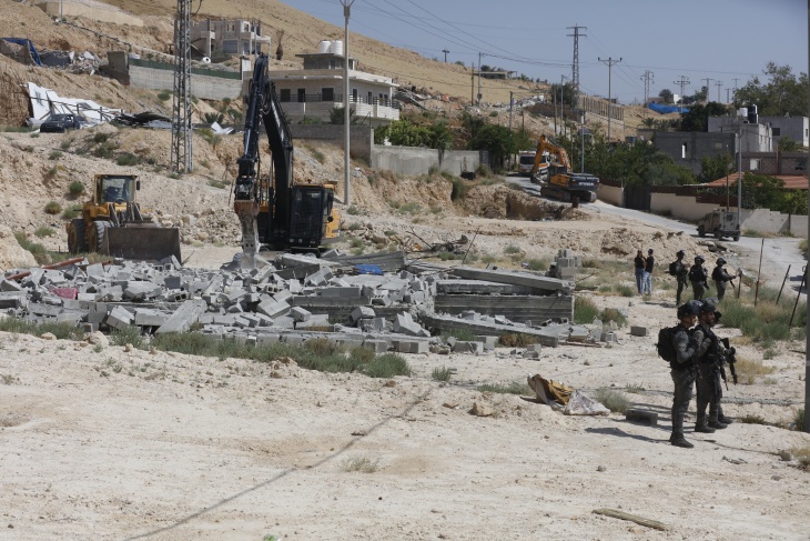 The occupation demolishes 3 houses in Al-Dyouk Al-Tahta