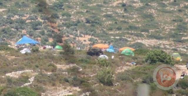 Settlers pitch tents on Haris lands