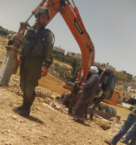 The occupation stops building a house and seizes a digger in Masafer Yatta
