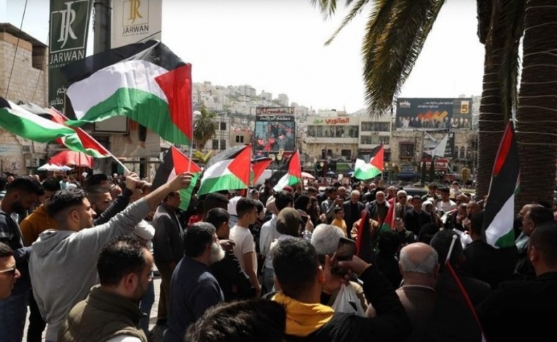 A pause in Nablus to denounce the crime of the occupation in Jenin
