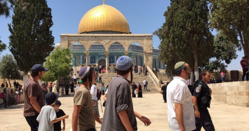 On the Hebrew New Year - hundreds of settlers storm Al-Aqsa