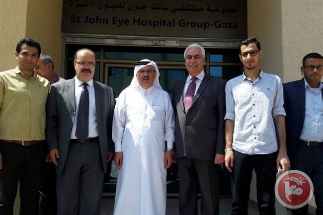 السفير القطري يزور مجموعة مستشفيات سان جون للعيون في غزة