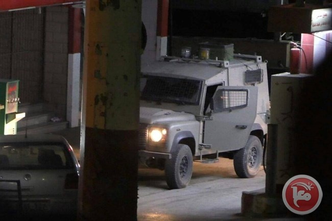 A military jeep runs over a citizen and suffocates during clashes in Husan