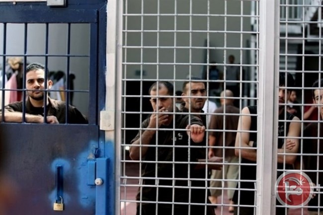 الأسيران أبو عكر والحسنات يُعلقان إضرابهما عن الطعام