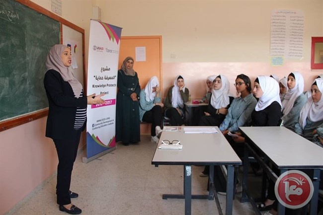 التنمية المجتمعية في كلية فلسطين تنظم ورش توعوية في مدارس بيت لحم
