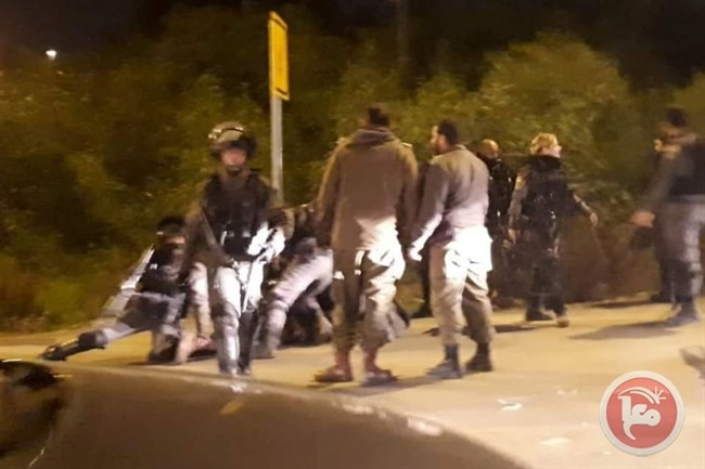 A citizen and his wife were injured in an attack by settlers west of Jericho