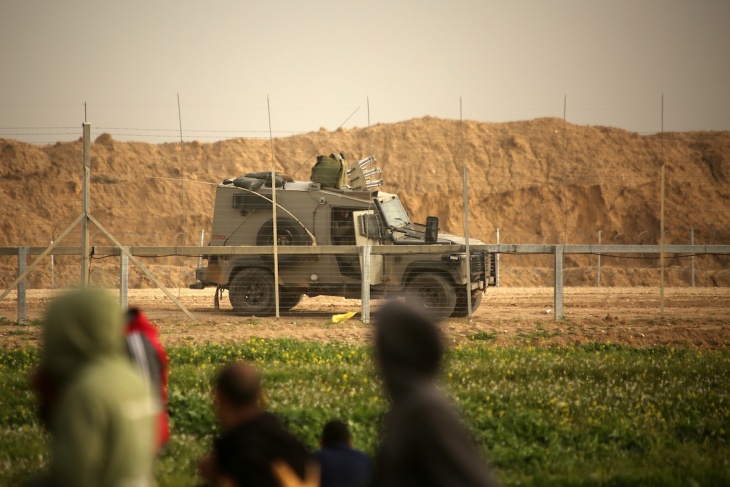 A limited incursion of the occupation mechanisms into the middle of the Gaza Strip