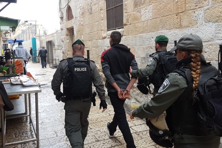 The occupation arrests a boy near the Council Gate in Jerusalem