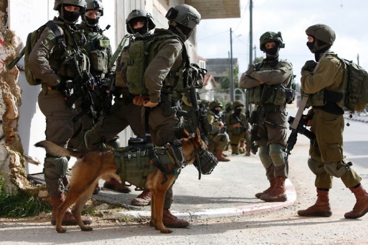 The occupation detains a student and raids homes southeast of Bethlehem