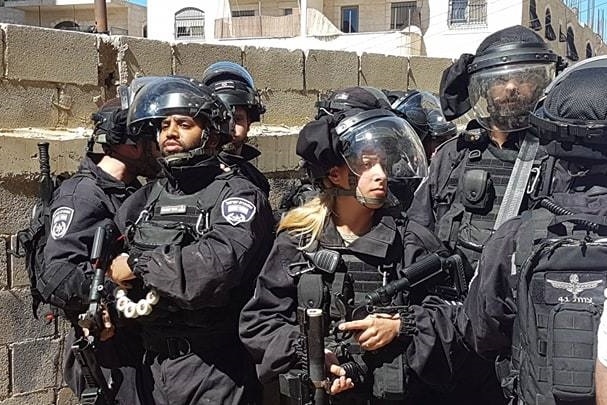 Shuafat Camp - The occupation forces arrested a woman and a young man