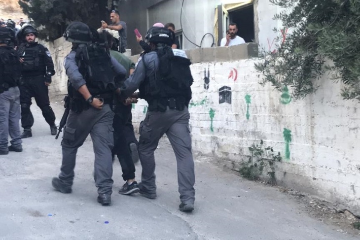 The occupation bans a Jerusalem activist from Al-Aqsa Mosque for a week