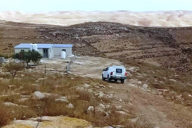 The occupation notifies a halt to work and construction in a house east of Yatta