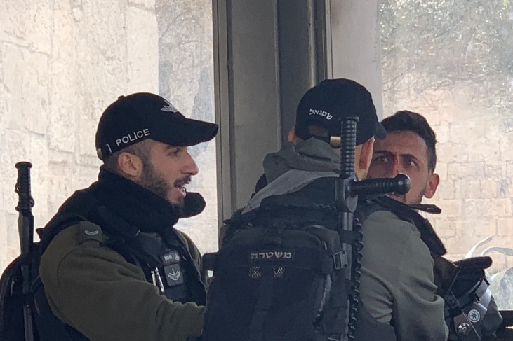 The occupation arrests the Jerusalemite activist Muhammad Abu Al-Hummus