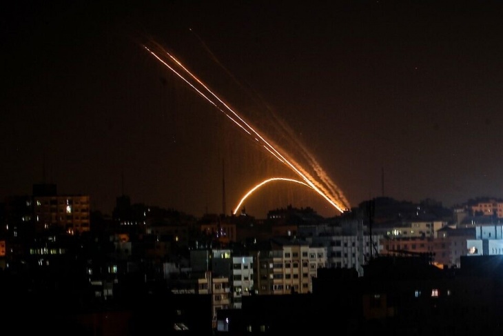 شاهد- القسام تنشر مقطعا مصورا لتصديها للطيران الإسرائيلي بغزة